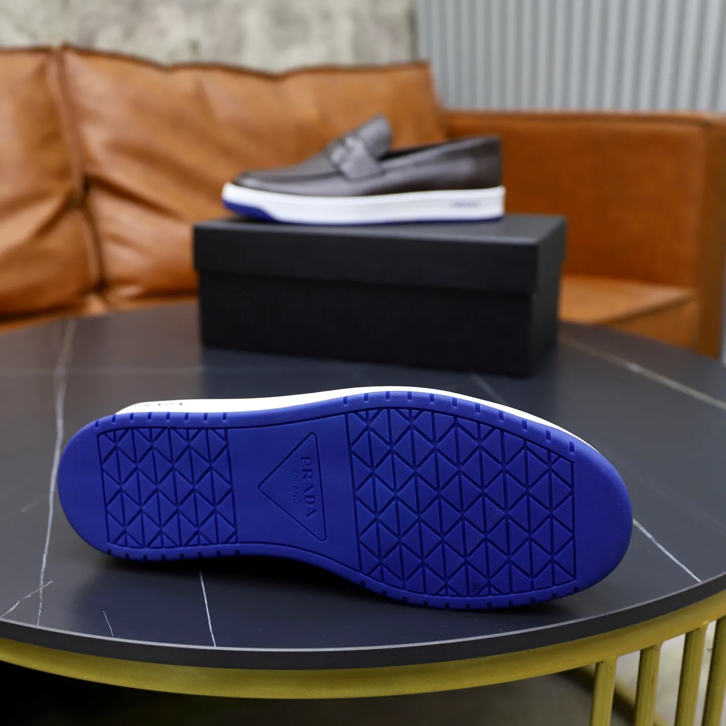 Factory price: 💰640 Prada classic men’s lace-up casual shoes | Imported cowhide upper | Upper stitching layered design, light and breathable | Soft and comfortable | Decorated with PRADA letters on the side | Distinctive sports style, showing the brand style | Lightweight concave and convex pattern rubber soles | Matched with cowhide foot pad lining | Excellent foot feel, fashionable and elegant | Size: 38-44 (45 customized)